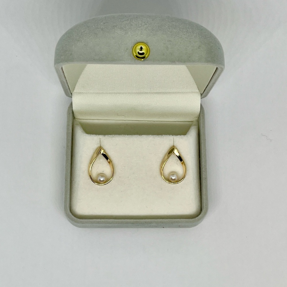 Freshwater Pearl Earrings